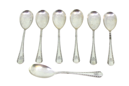  Conjunto de sete colheres de gelado em prata com frisos ao longo dos cabos.
